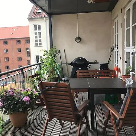 Unique Luxury With Large Balcony דירה *