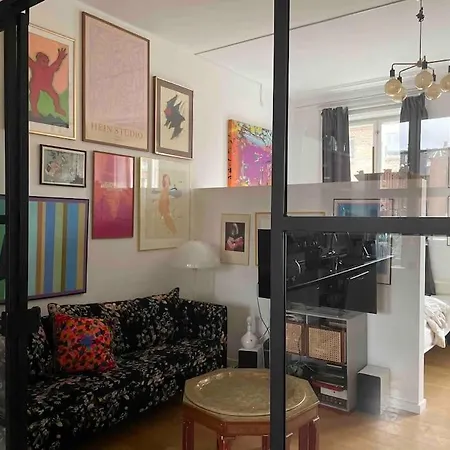 Unique Luxury With Large Balcony *