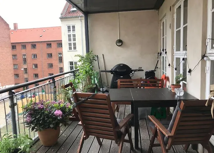 Unique Luxury With Large Balcony شقة *